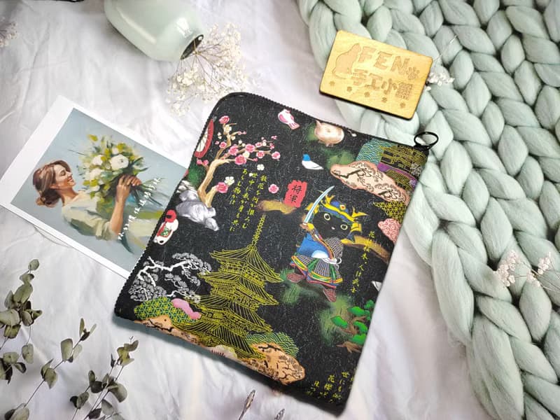 袋物系列-彩色噴墨設計師藝妓武士貓咪L型拉鍊袋鋪棉電子書保護套