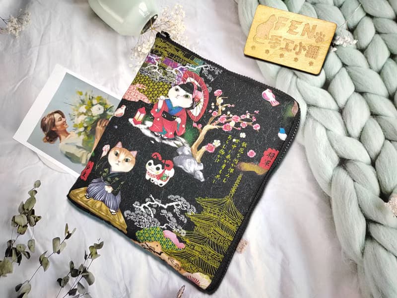 袋物系列-彩色噴墨設計師藝妓武士貓咪L型拉鍊袋鋪棉電子書保護套