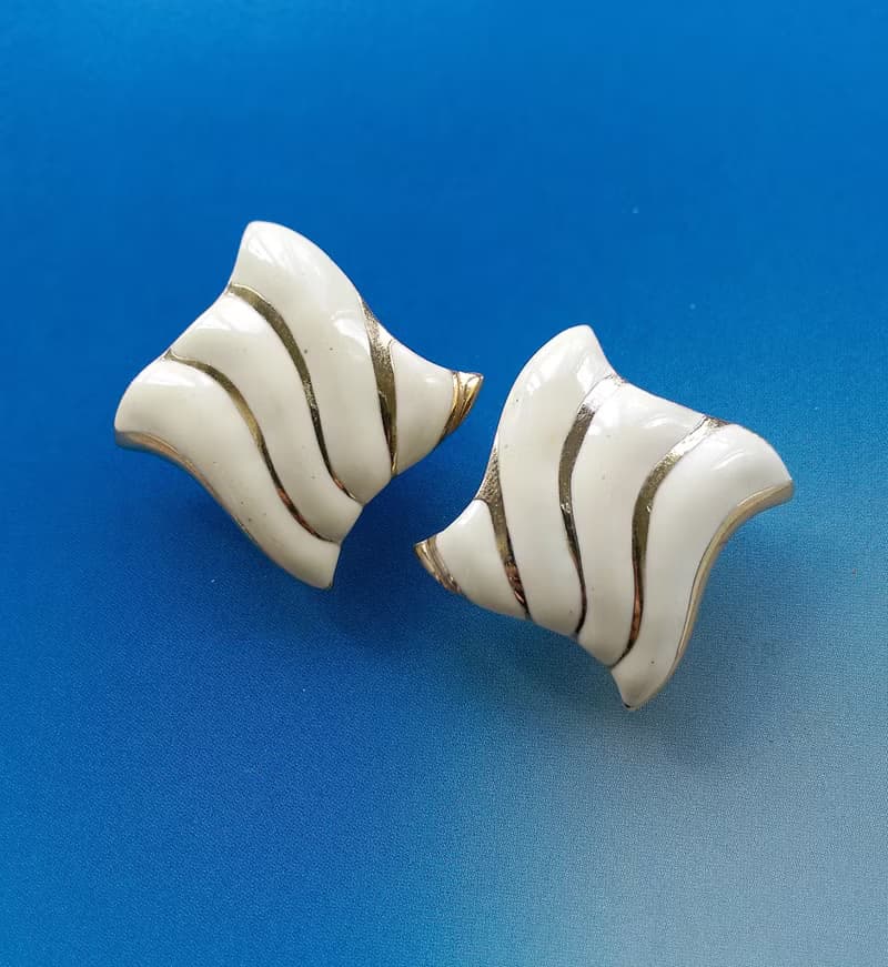 Vintage Jewelry 西洋古董飾品 奶白色調 幾何波浪 夾式耳環