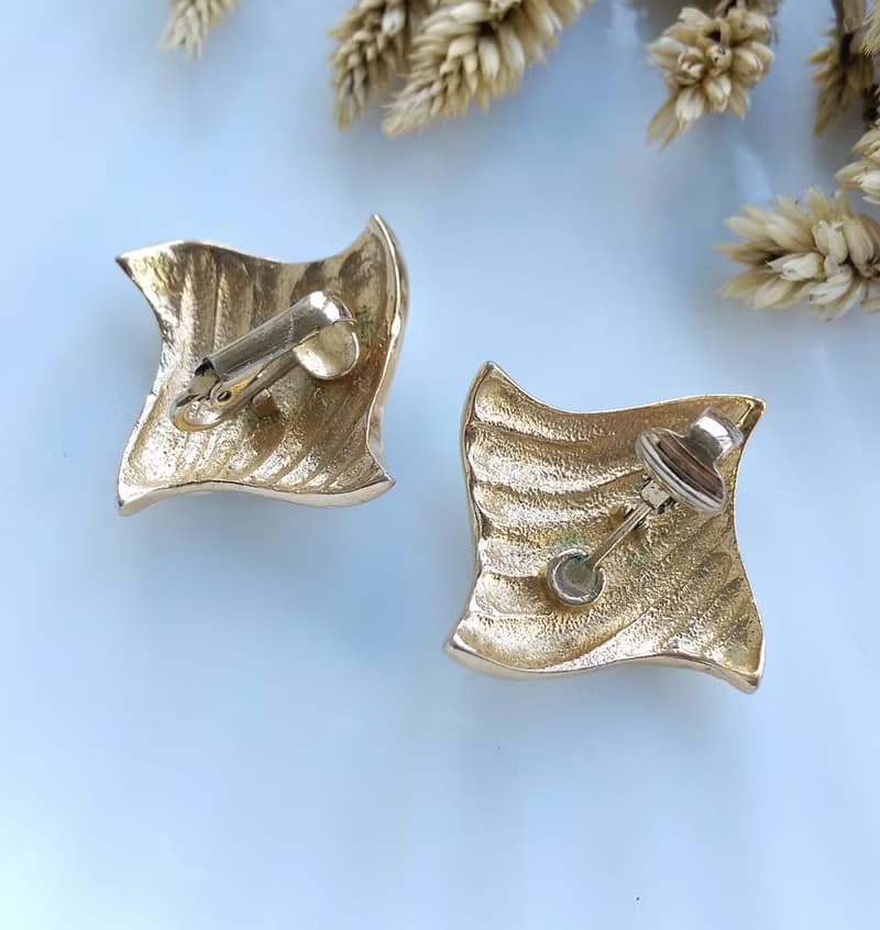 Vintage Jewelry 西洋古董飾品 奶白色調 幾何波浪 夾式耳環