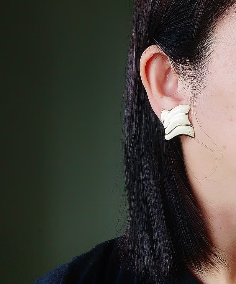 Vintage Jewelry 西洋古董飾品 奶白色調 幾何波浪 夾式耳環