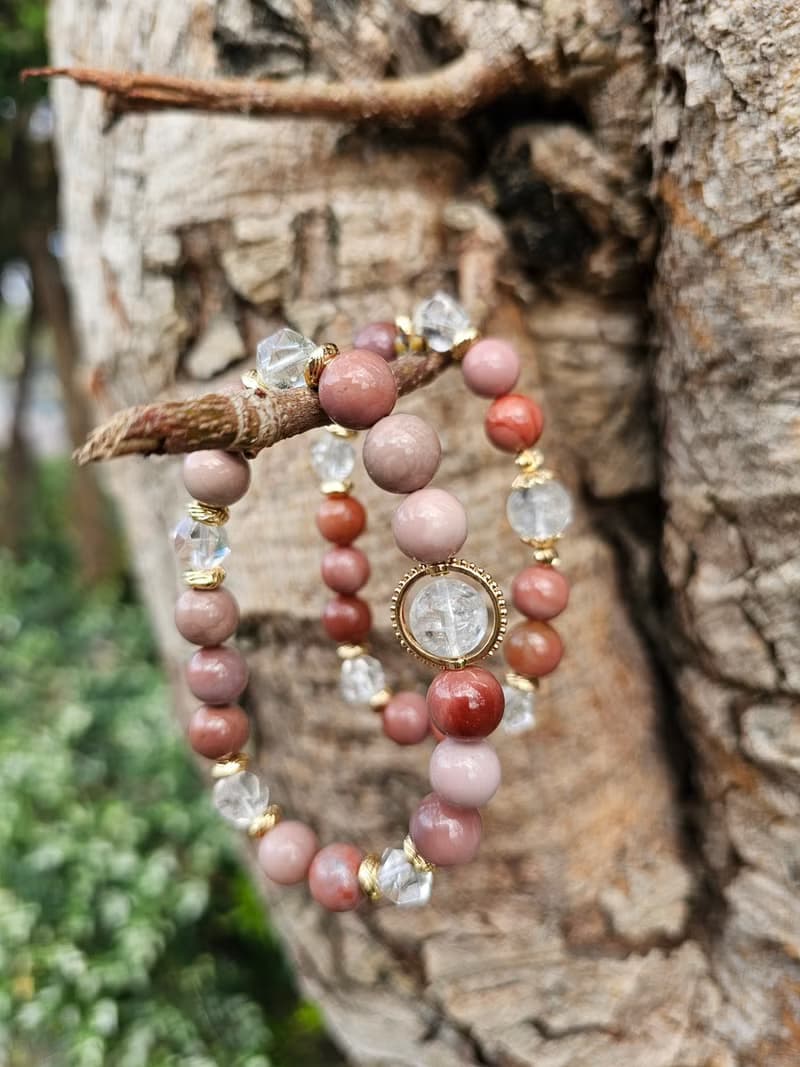 緋紅玫瑰-玫瑰色系阿拉善/藍針水晶/白水晶/愛情/魅力/水晶手鍊