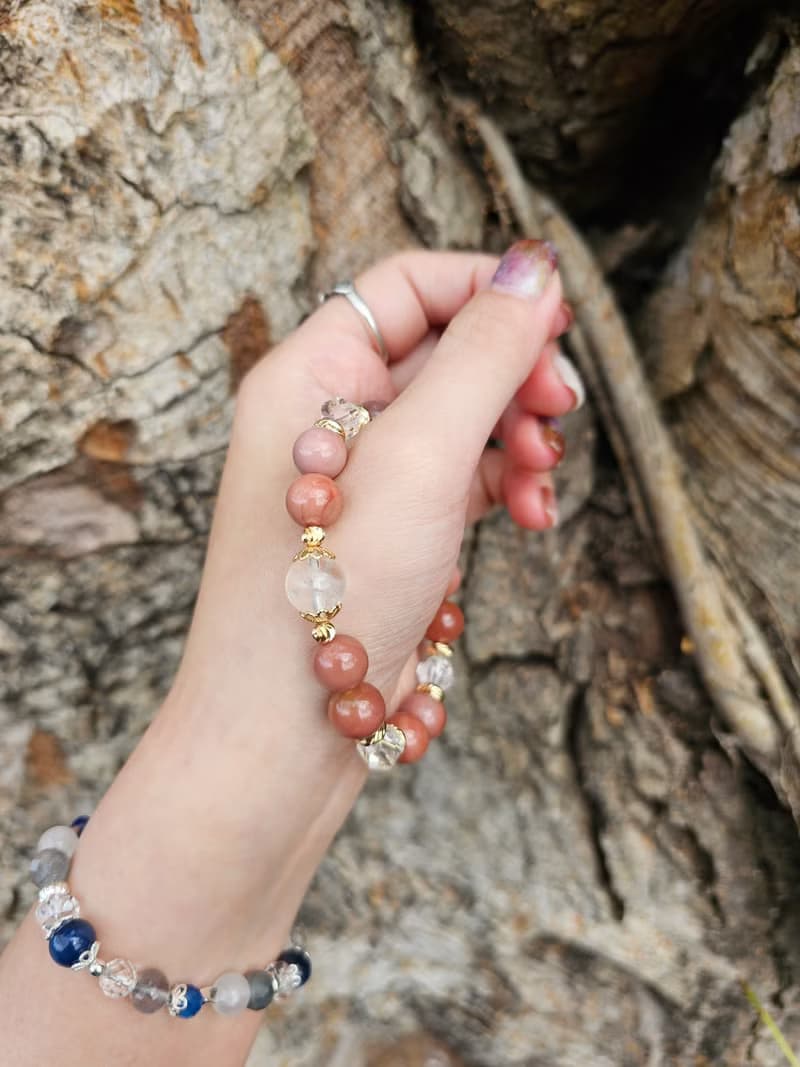 緋紅玫瑰-玫瑰色系阿拉善/藍針水晶/白水晶/愛情/魅力/水晶手鍊