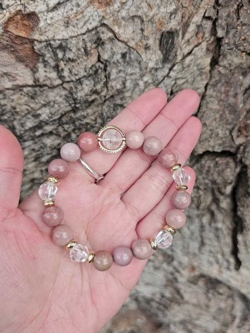 緋紅玫瑰-玫瑰色系阿拉善/藍針水晶/白水晶/愛情/魅力/水晶手鍊