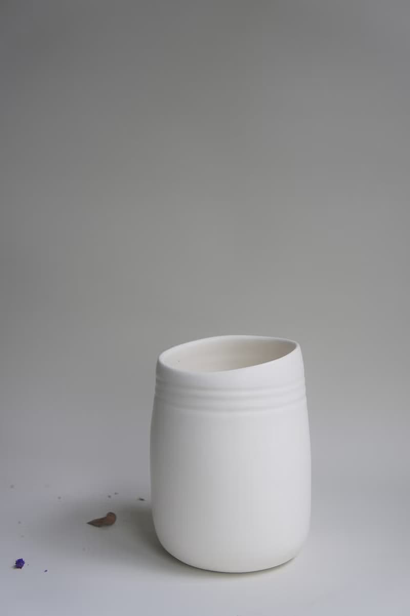 奶油白花瓶 _ 瓷