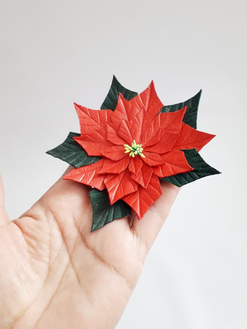皮革胸針 Red leather brooch poinsettia for her Leather women's jewelry