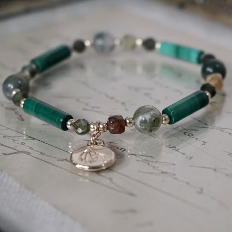 ll 孔雀森林 ll 孔雀石 綠碧璽 海藻石 沙弗萊石手環 BR-00011
