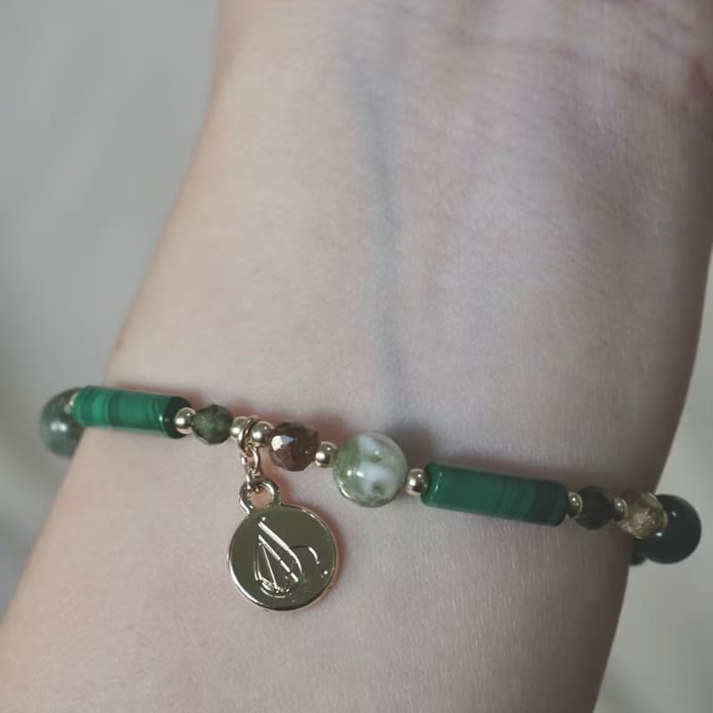 ll 孔雀森林 ll 孔雀石 綠碧璽 海藻石 沙弗萊石手環 BR-00011
