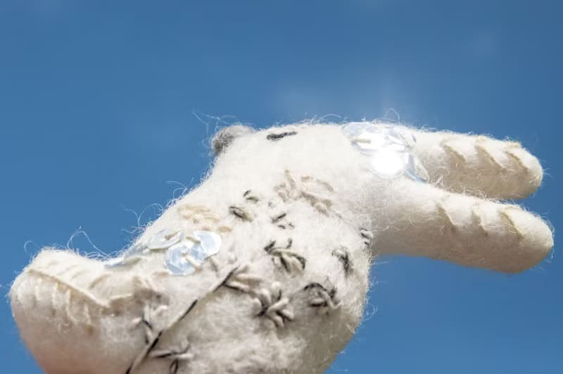 羊毛氈掛飾/羊毛氈吊飾/嬰兒床吊飾/童房掛飾-北歐風刺繡兔子鈴鐺