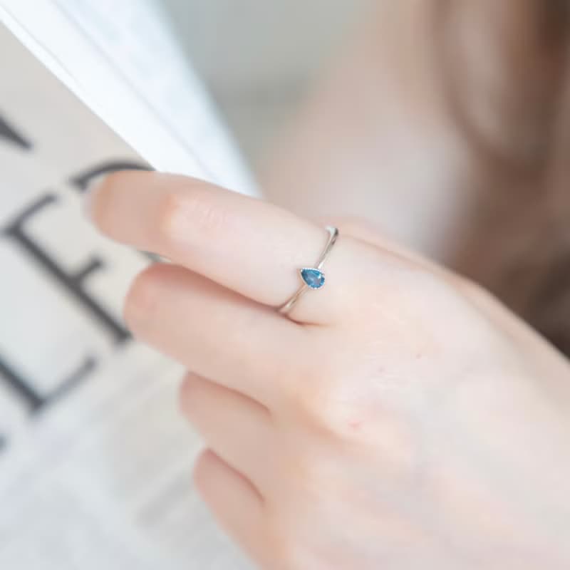 倫敦藍托帕石925純銀水滴爪鑲戒指 可調式戒指