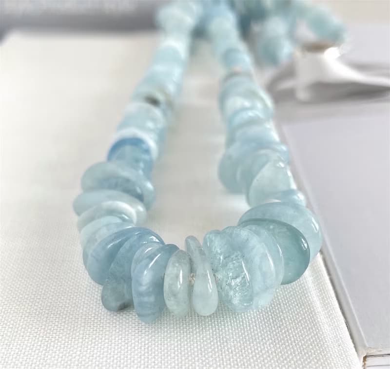 ロングにもなる　涼しげアクアマリン ラフカットのネックレスとブレスレットのセット