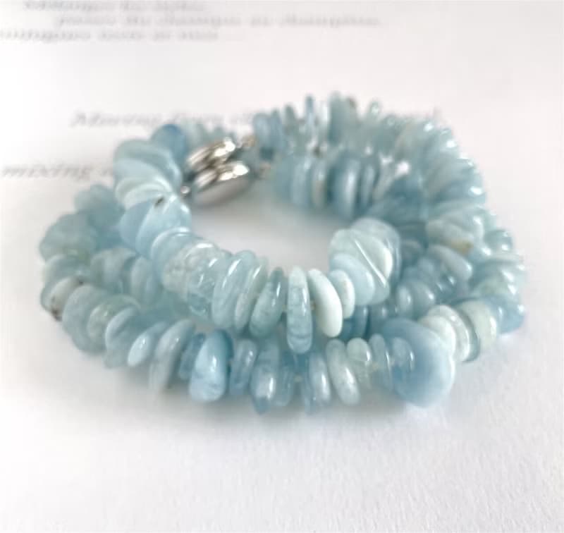 ロングにもなる　涼しげアクアマリン ラフカットのネックレスとブレスレットのセット