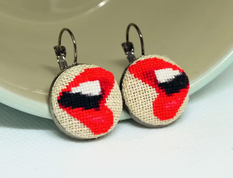 紅唇刺繡耳環 手工美麗現代禮物