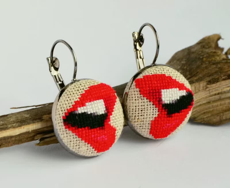 紅唇刺繡耳環 手工美麗現代禮物