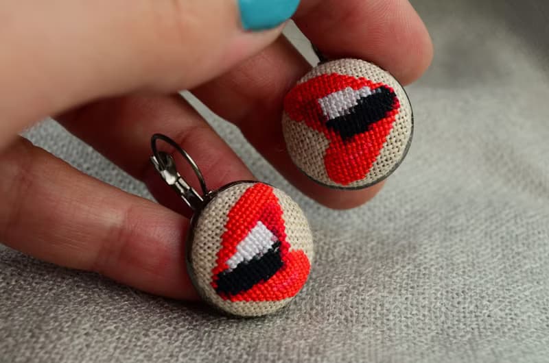 紅唇刺繡耳環 手工美麗現代禮物
