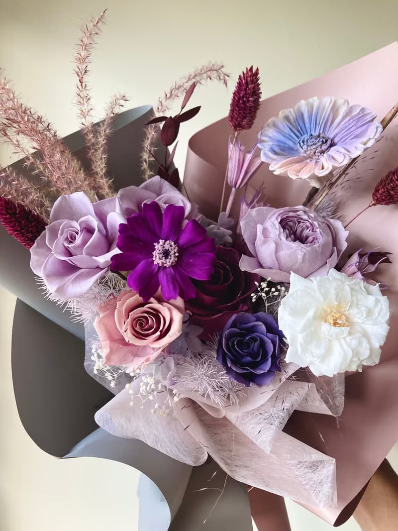 紫色系永生玫瑰花束。韓系空氣感  畢業花束 情人節花束 古典花束
