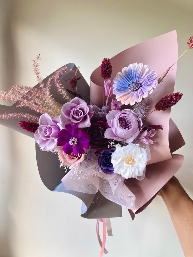 紫色系永生玫瑰花束。韓系空氣感  畢業花束 情人節花束 古典花束