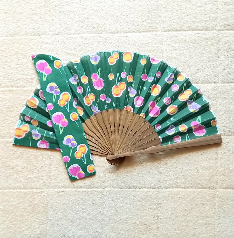 momodeの扇子　緑