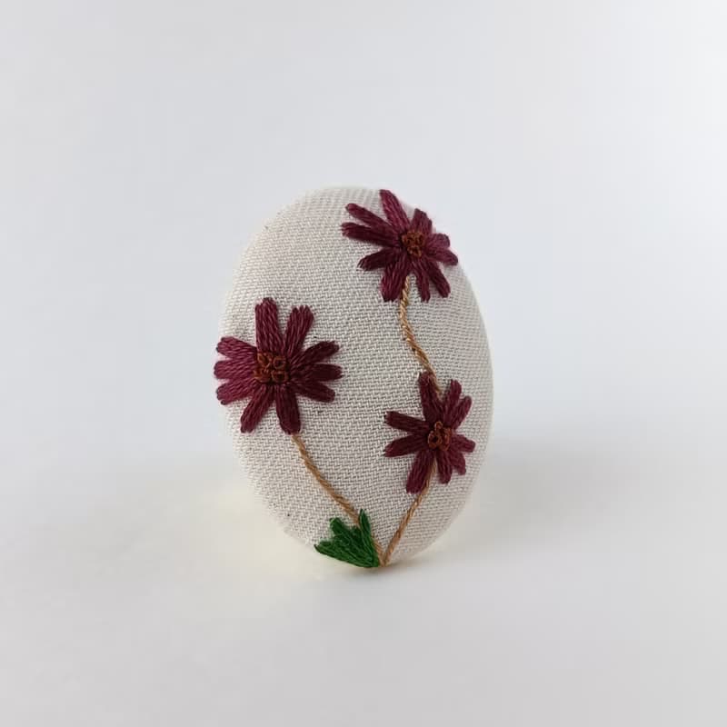 チョコレートコスモス刺繍ブローチ