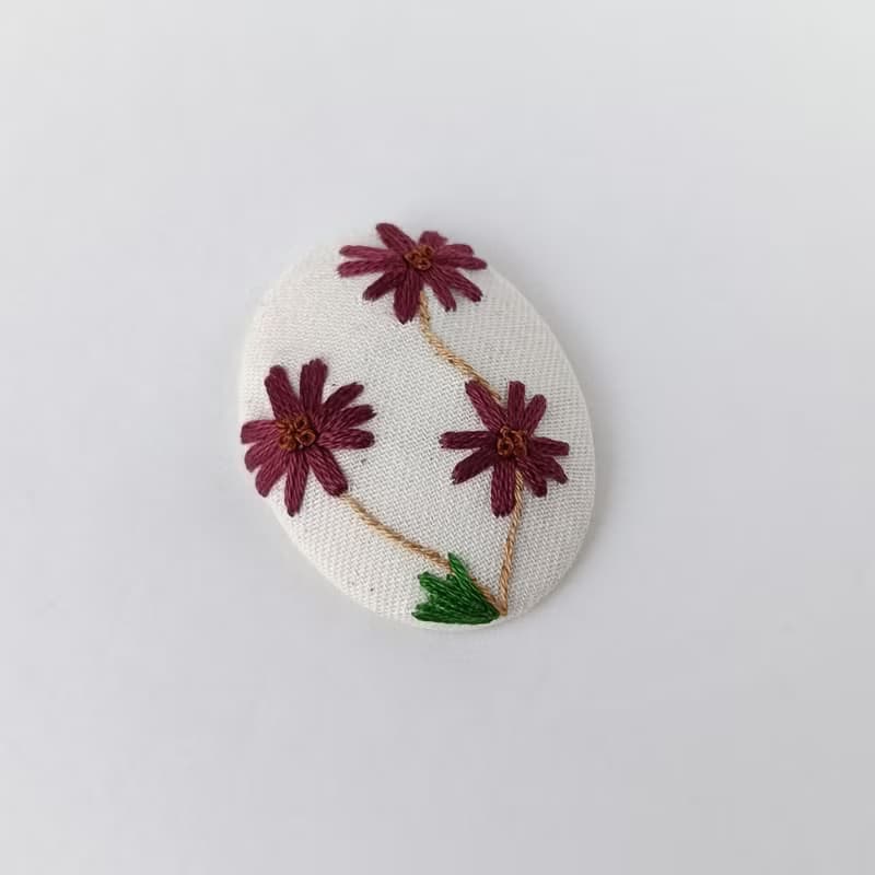 チョコレートコスモス刺繍ブローチ