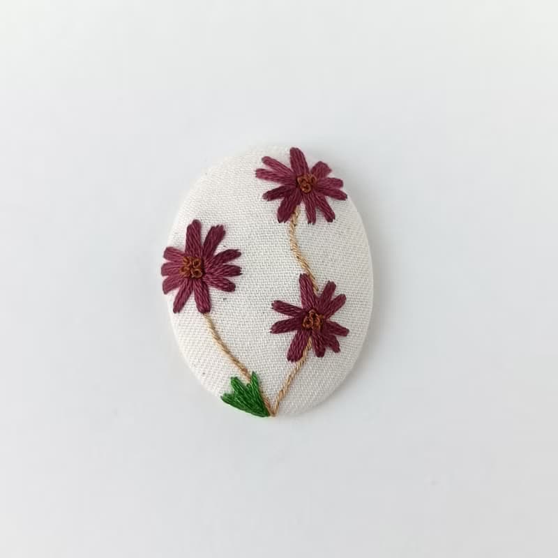 チョコレートコスモス刺繍ブローチ