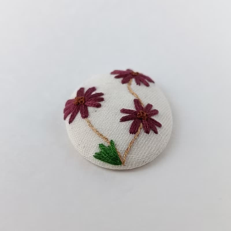 チョコレートコスモス刺繍ブローチ