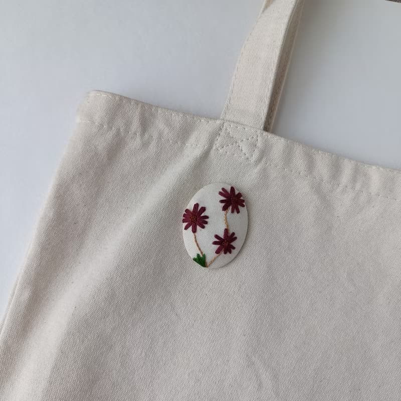 チョコレートコスモス刺繍ブローチ