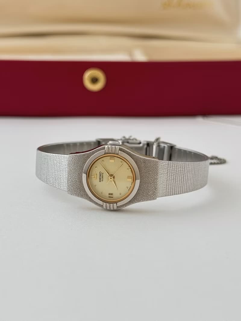 Vintage Seiko Silver Tone Bracelet Watch