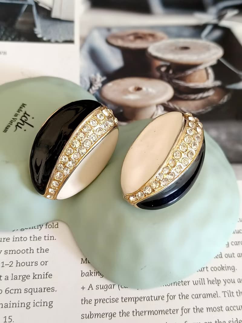 vintage jewelry  時尚黑白琺瑯萊茵帶鑽 夾式耳環