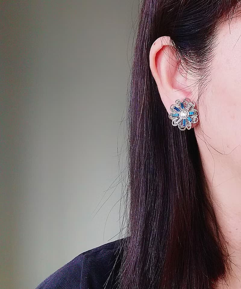 vintage jewelry  典雅簍空精雕萊茵花卉 夾式耳環