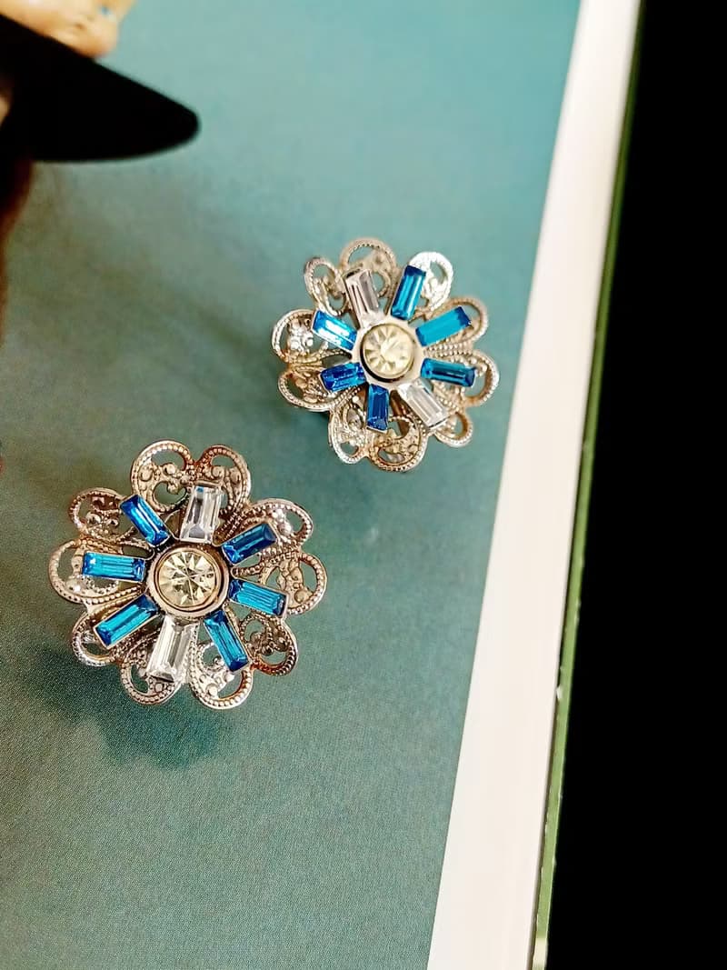 vintage jewelry  典雅簍空精雕萊茵花卉 夾式耳環