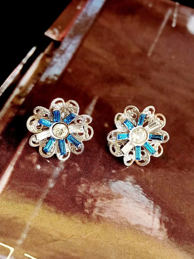 vintage jewelry  典雅簍空精雕萊茵花卉 夾式耳環