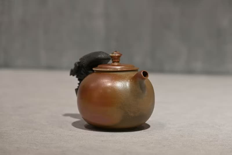 | 275cc | 柴燒造型正把壺 柴燒壺 茶壺 手作壺【臻麟陶藝】