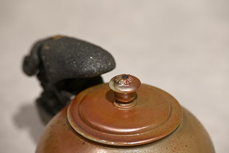 | 275cc | 柴燒造型正把壺 柴燒壺 茶壺 手作壺【臻麟陶藝】
