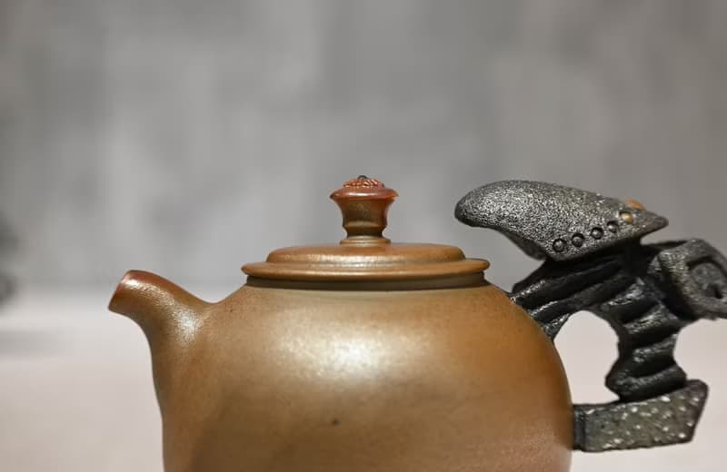 | 275cc | 柴燒造型正把壺 柴燒壺 茶壺 手作壺【臻麟陶藝】