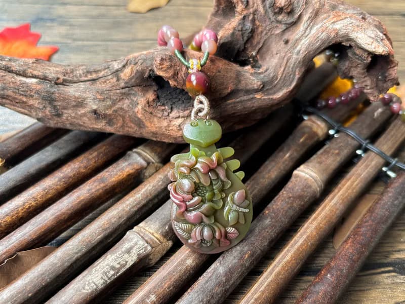 【一物一圖】天然鹽源瑪瑙蝶戀花琵琶雕刻吊墜連鹽源瑪瑙珠鍊