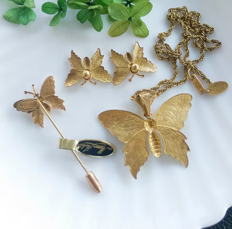 【西洋古董飾品】MIRIAM HASKELL 白琺瑯蝴蝶 棒針 針式耳環 項鍊