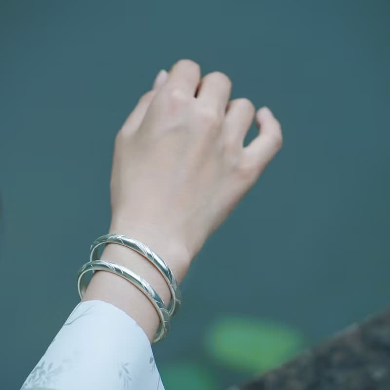手工淺雕楊柳紋樣純銀手環