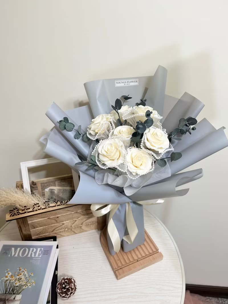 純白玫瑰告白永生花束