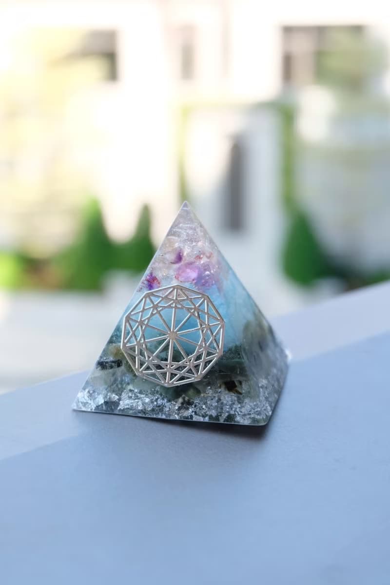【超級七•海藍寶•綠髮晶】 奧根能量塔Orgonite (6cm/5cm)