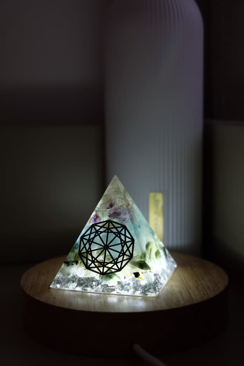 【超級七•海藍寶•綠髮晶】 奧根能量塔Orgonite (6cm/5cm)