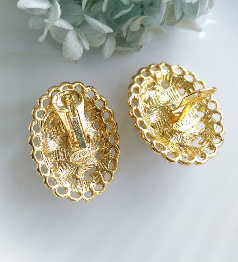【西洋古董飾品 】金色調 簍空框 都會風尚 大耳環 夾式耳環