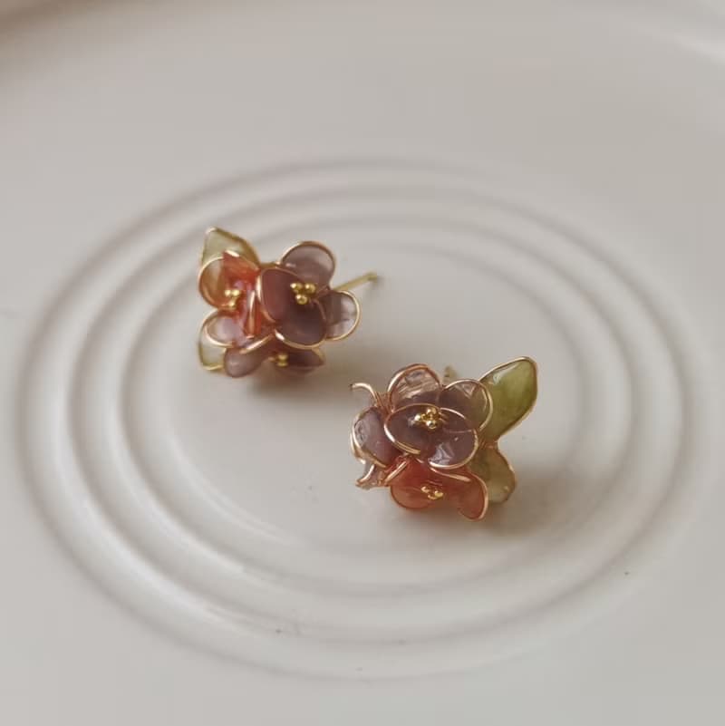 【Veverka】迷你繡球 樹脂耳環 造花液 滴膠 花朵 繡球花