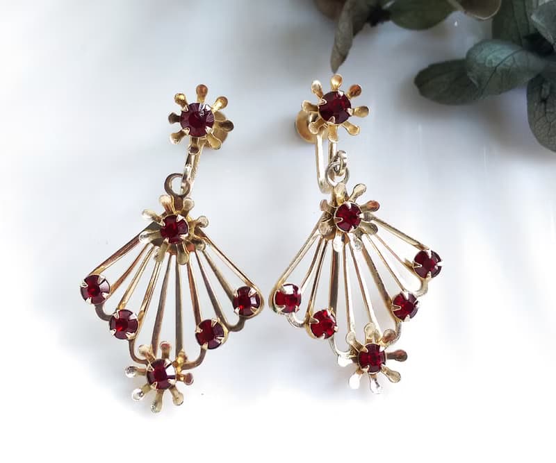 Vintage Jewelry 西洋古董飾品 垂墜 紅鑽花 簍空 栓式耳環