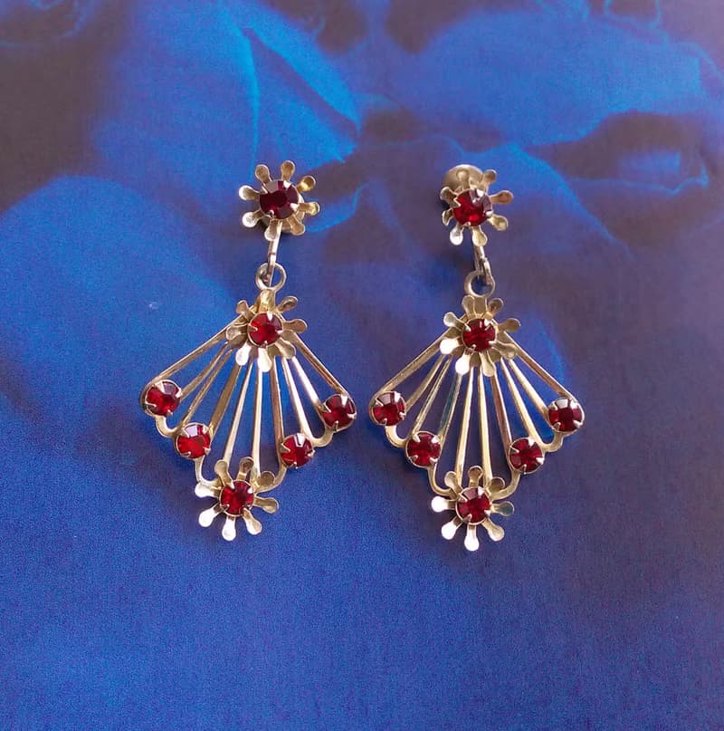 Vintage Jewelry 西洋古董飾品 垂墜 紅鑽花 簍空 栓式耳環