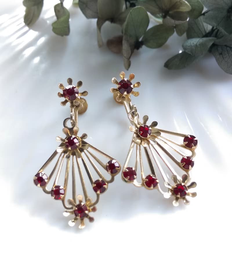 Vintage Jewelry 西洋古董飾品 垂墜 紅鑽花 簍空 栓式耳環