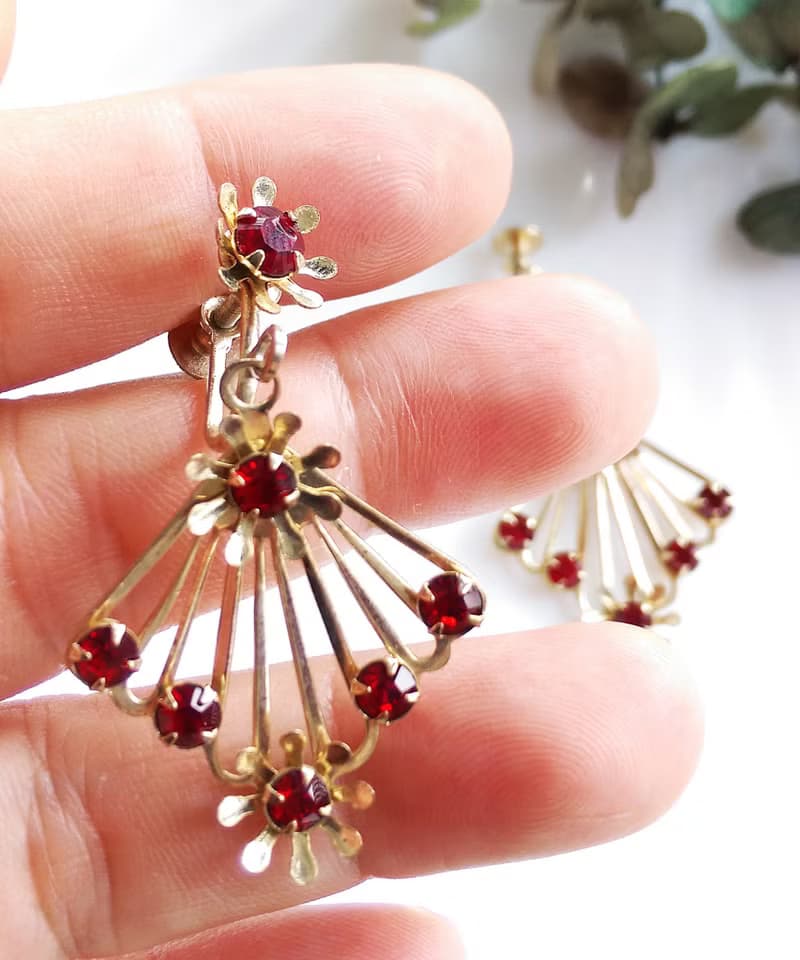 Vintage Jewelry 西洋古董飾品 垂墜 紅鑽花 簍空 栓式耳環