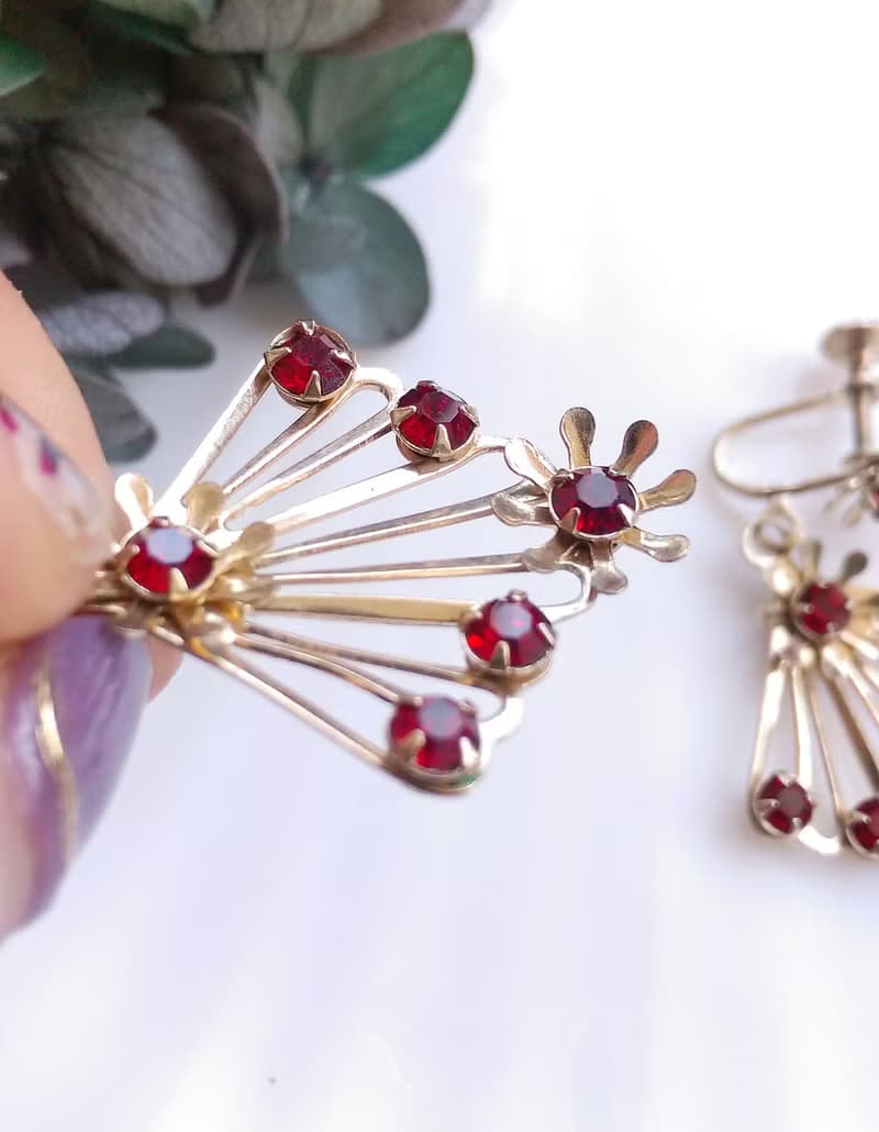Vintage Jewelry 西洋古董飾品 垂墜 紅鑽花 簍空 栓式耳環