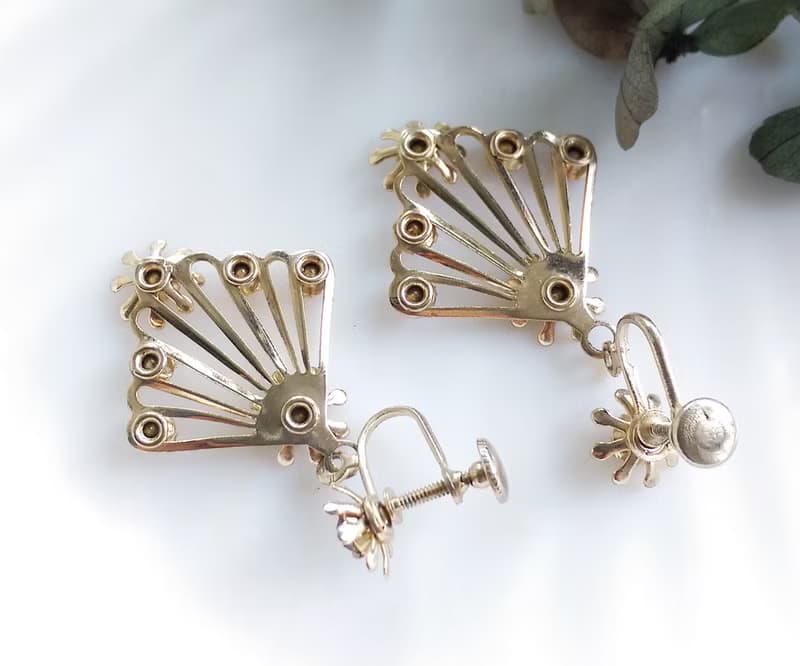 Vintage Jewelry 西洋古董飾品 垂墜 紅鑽花 簍空 栓式耳環