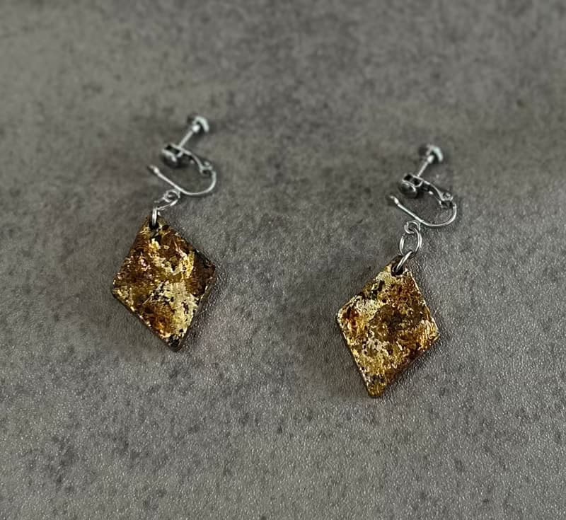 耳環/菱形/琥金浮鑠/jesmonite/飾品/銀箔/醫療不鏽鋼耳夾
